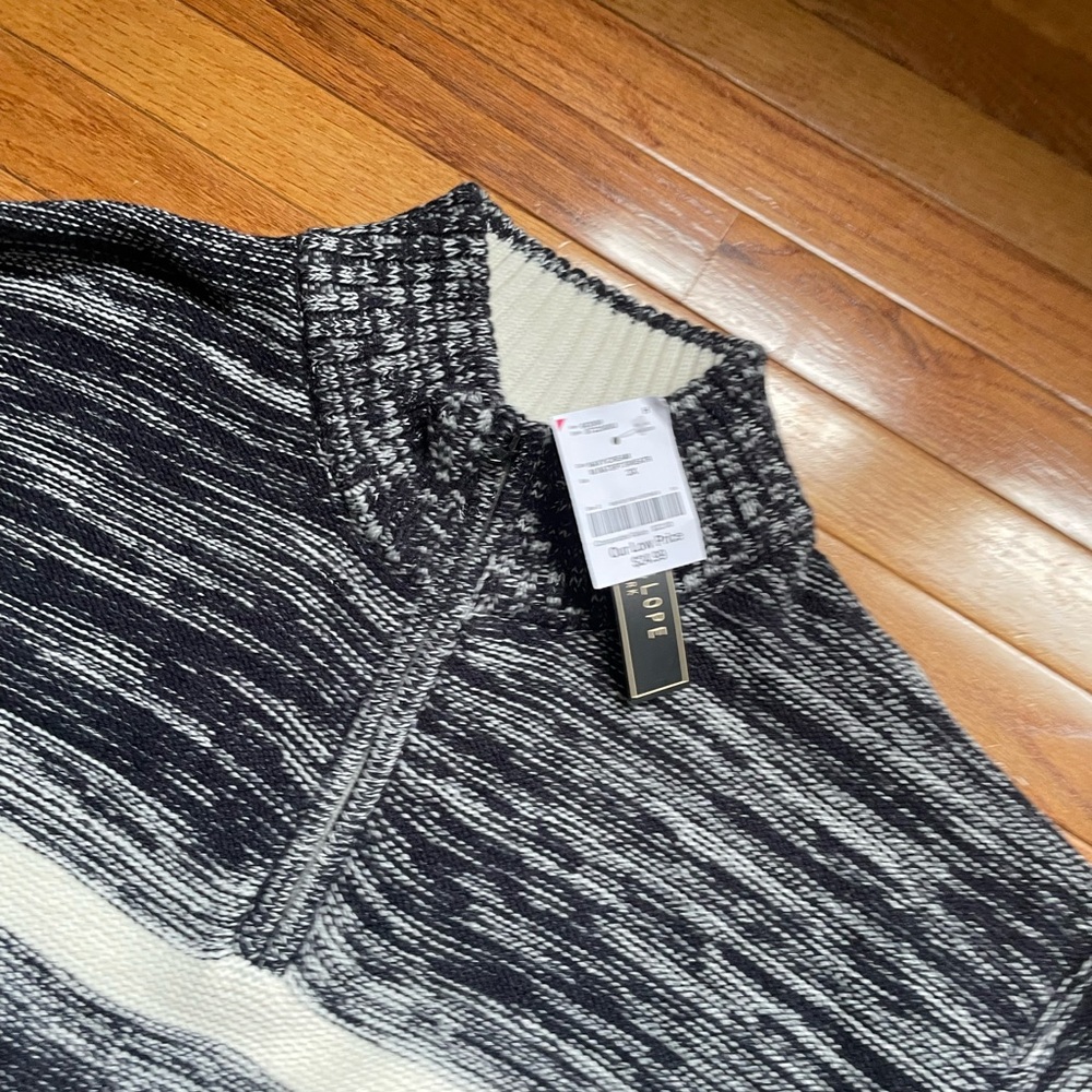 Men's Black and Gray Sweater